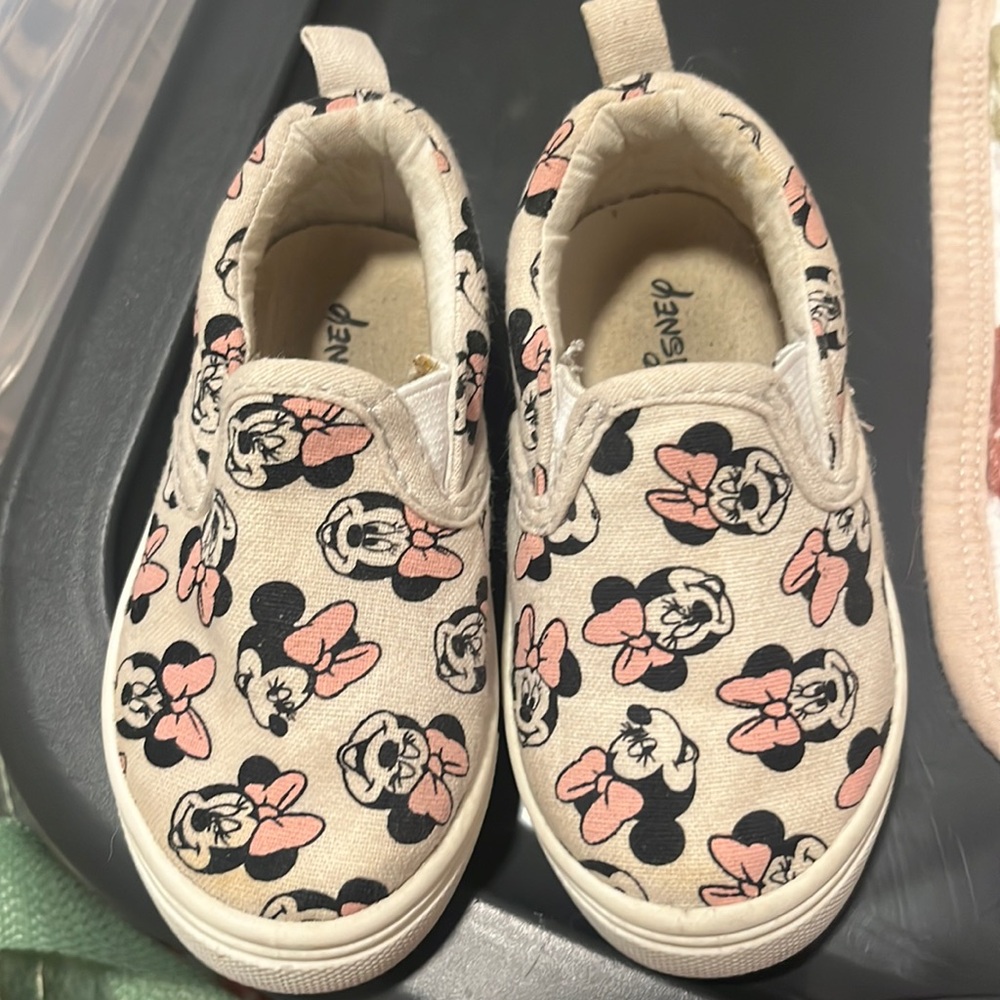 Pink Minnie Mouse heads Disney toddler 5 sneaker